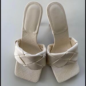 Bottega Look Woven Sandal in White